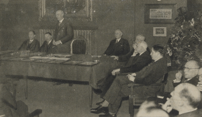 300318 Afbeelding van de toespraak door dr. F.H. Fentener van Vlissingen, voorzitter van de Raad van Beheer van de ...